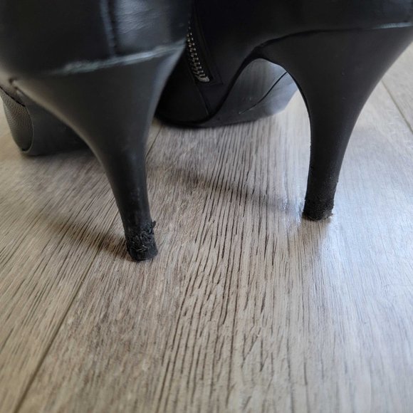Black Leather heeled booties - Picture 4 of 4